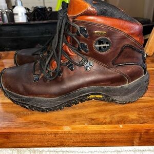 Merrell Gore Tex dark brown boot with vibram soles Men’s 8.5